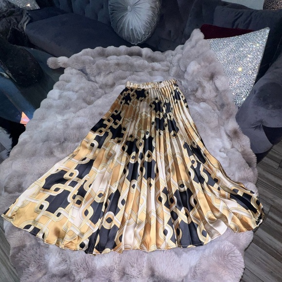 Gorgeous H&M x Richard Allan Pleated Skirt High Waisted Skirt Small - Picture 6 of 13